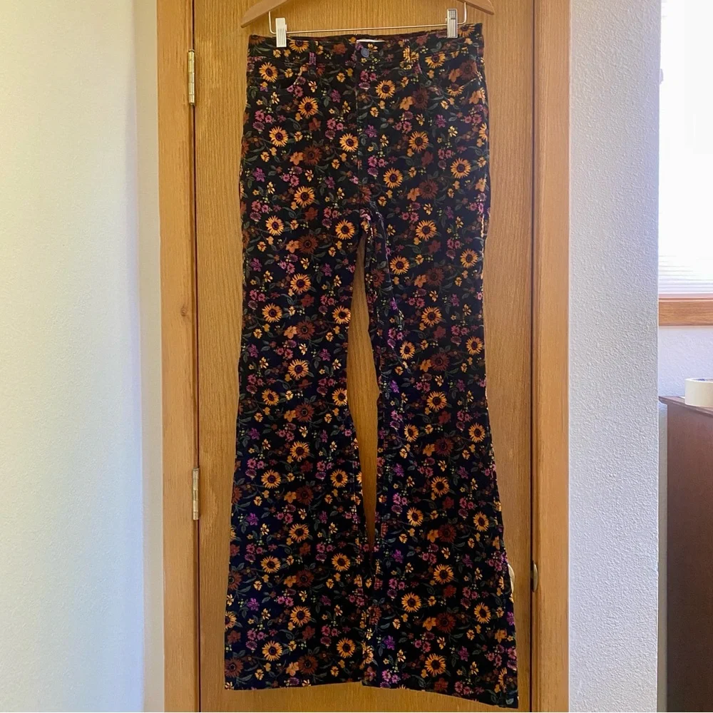 WRANGLER • High Rise Corduroy Fierce Flare - Floral - Size 12 x 34 - Picture 3 of 16